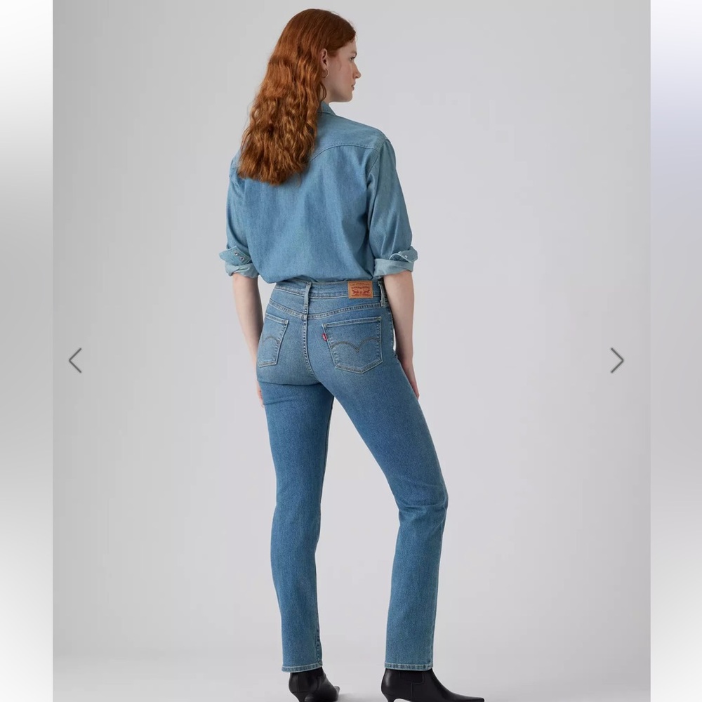 Levi's 314 Light Blue Shaping Straight Women’s Jeans Mid-Rise Size 33x30 - Picture 3 of 12